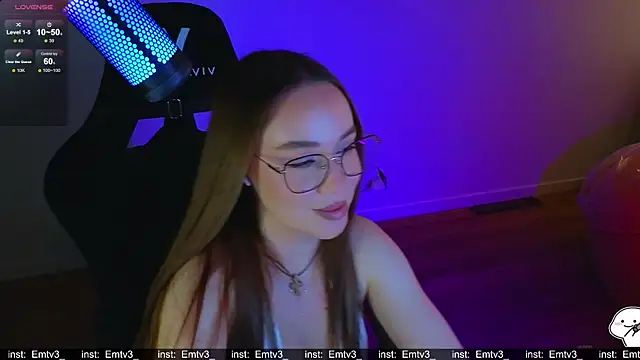 Snapshot of Emili1- chatting on 04/08/26, 10:26 Emili1- online show from 04/08/26, 10:26