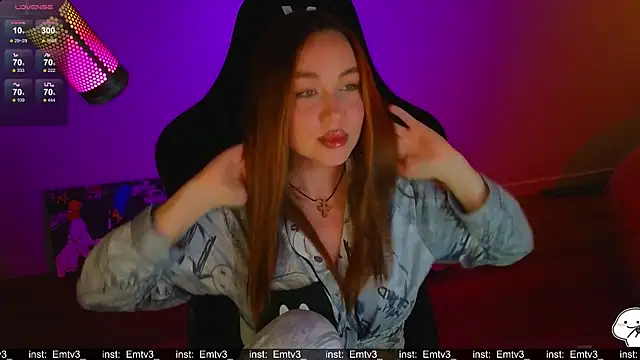 Snapshot of Emili1- chatting on 05/04/26, 10:00 Emili1- online show from 05/04/26, 10:00