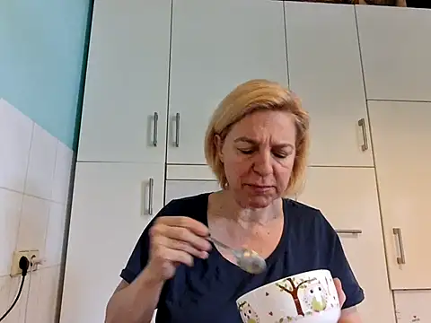 Snapshot of FrauleinSchmitt chatting on 02/21/25, 08:40 FrauleinSchmitt online show from 02/21/25, 08:40