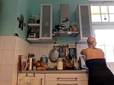 Snapshot of FrauleinSchmitt chatting on 10/06/25, 11:18 FrauleinSchmitt online show from 10/06/25, 11:18