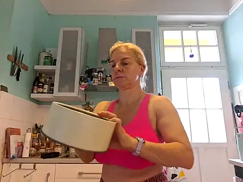 Snapshot of FrauleinSchmitt chatting on 10/17/25, 07:22 FrauleinSchmitt online show from 10/17/25, 07:22