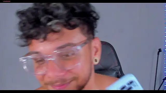 Snapshot of kenintoro chatting on 03/10/26, 10:59 kenintoro online show from 03/10/26, 10:59