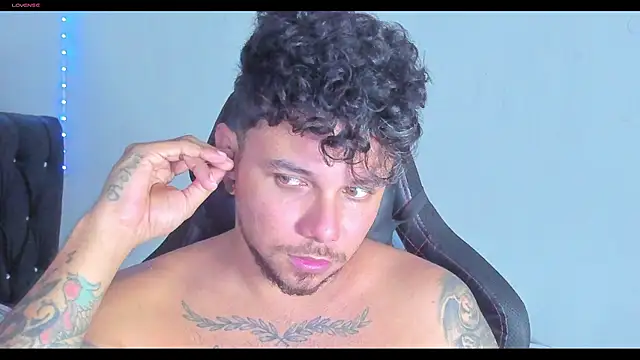 Snapshot of kenintoro chatting on 04/20/26, 01:36 kenintoro online show from 04/20/26, 01:36