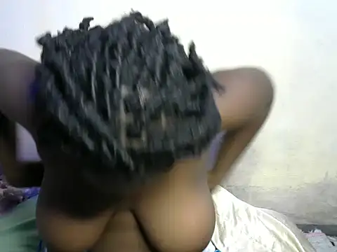 Snapshot of freaky_belle chatting on 01/11/25, 03:34 freaky belle online show from 01/11/25, 03:34