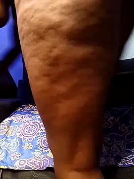 Snapshot of freaky_belle chatting on 09/25/25, 02:59 freaky belle online show from 09/25/25, 02:59