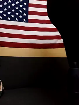 Snapshot of freaky_belle chatting on 10/15/25, 05:13 freaky belle online show from 10/15/25, 05:13