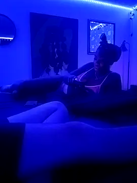 Snapshot of Applebottomup chatting on 11/16/25, 03:17 Applebottomup online show from 11/16/25, 03:17