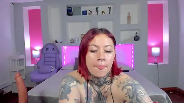 Snapshot of ViolettaBaker_ chatting on 12/30/24, 07:11 ViolettaBaker  online show from 12/30/24, 07:11