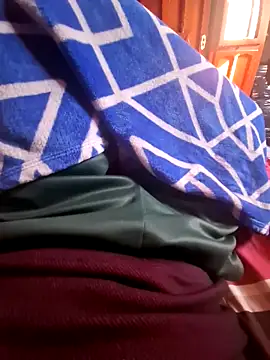 Snapshot of am100603 chatting on 11/04/25, 03:33 am100603 online show from 11/04/25, 03:33