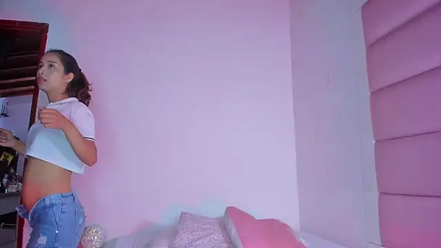 little-Emma online show from 10/04/25, 03:15