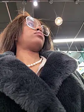 Black Dolll online show from 11/24/25, 05:01