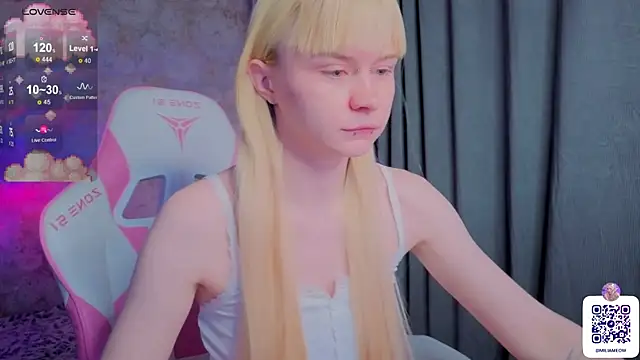 Snapshot of Milia_Parker chatting on 04/14/26, 08:48 Milia Parker online show from 04/14/26, 08:48