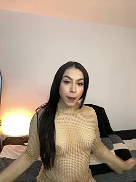 Snapshot of Vonmodel1 chatting on 04/25/26, 01:03 Vonmodel1 online show from 04/25/26, 01:03