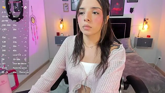 Charlotte  Benett online show from 02/12/26, 04:07