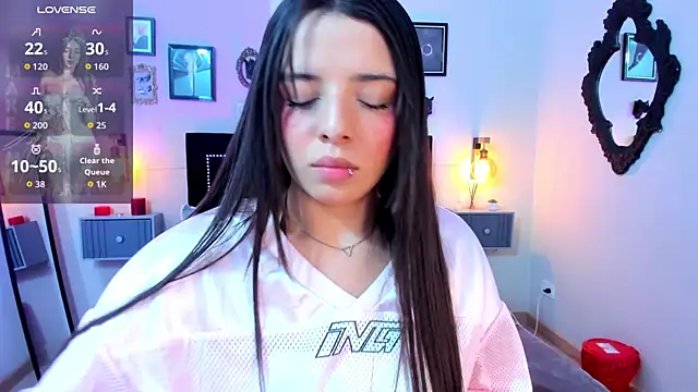 Charlotte  Benett online show from 04/12/26, 05:34