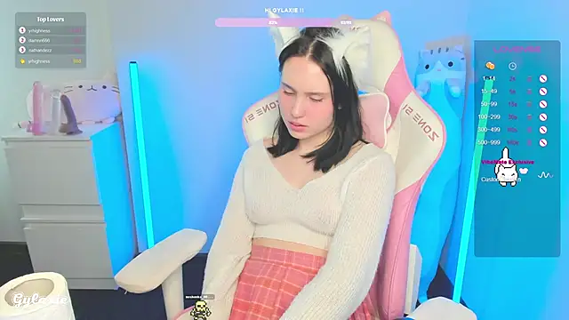 Snapshot of Gylaxie chatting on 02/28/25, 12:20 Gylaxie online show from 02/28/25, 12:20