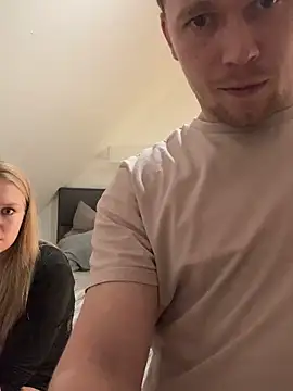 Snapshot of NickyGold_Official chatting on 11/02/25, 08:11 NickyGold Official online show from 11/02/25, 08:11