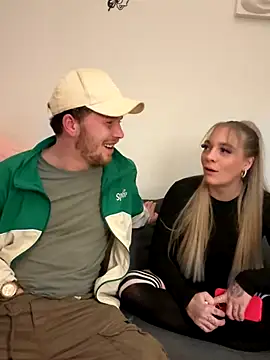 Snapshot of NickyGold_Official chatting on 11/17/25, 09:42 NickyGold Official online show from 11/17/25, 09:42