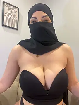 Snapshot of Amberonee31 chatting on 02/12/26, 08:37 Amberonee31 online show from 02/12/26, 08:37