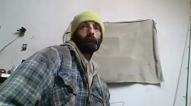 Snapshot of BigPeter6987 chatting on 01/21/25, 03:43 BigPeter6987 online show from 01/21/25, 03:43