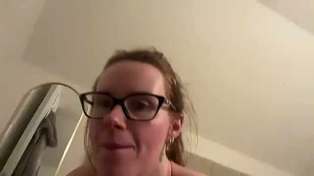 redheadrosie69 online show from 03/12/26, 09:10