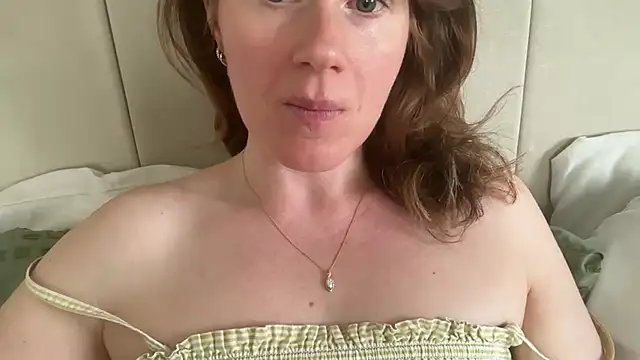 Snapshot of redheadrosie69 chatting on 04/19/26, 12:26 redheadrosie69 online show from 04/19/26, 12:26