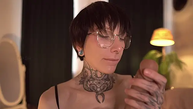 Snapshot of ifuckingtoy_ chatting on 09/20/25, 11:44 ifuckingtoy online show from 09/20/25, 11:44