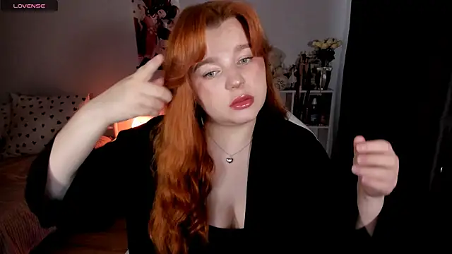  Lisa x online show from 11/28/25, 05:43