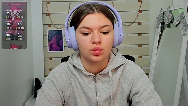 Josephine Kiss online show from 01/12/25, 09:08