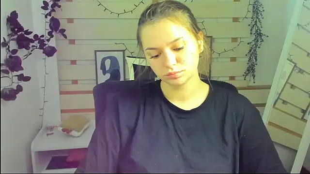 Josephine Kiss online show from 04/17/26, 07:33