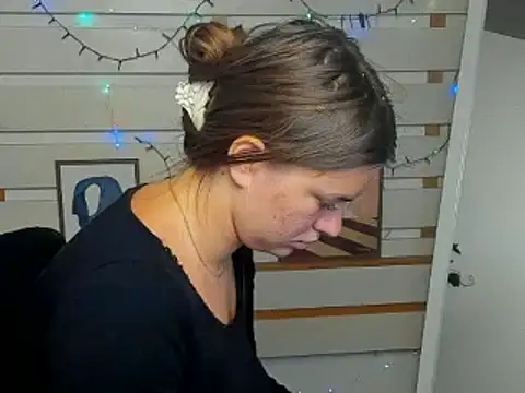 Snapshot of Josephine_Kiss chatting on 06/19/26, 01:04 Josephine Kiss online show from 06/19/26, 01:04