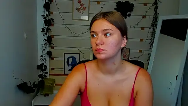 Snapshot of Josephine_Kiss chatting on 08/03/26, 01:49 Josephine Kiss online show from 08/03/26, 01:49
