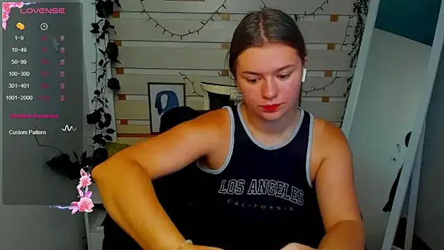 Snapshot of Josephine_Kiss chatting on 08/05/26, 02:20 Josephine Kiss online show from 08/05/26, 02:20