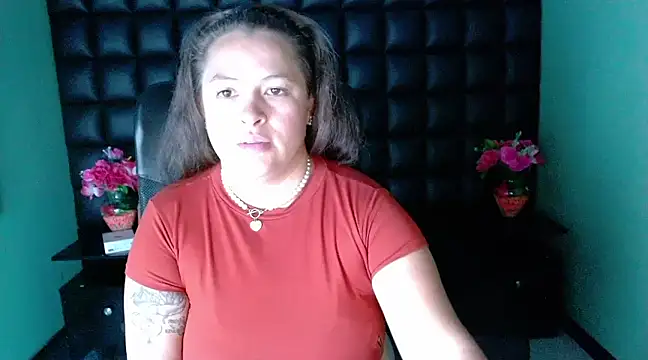 Snapshot of SaraThomso chatting on 12/03/24, 09:00 SaraThomso online show from 12/03/24, 09:00