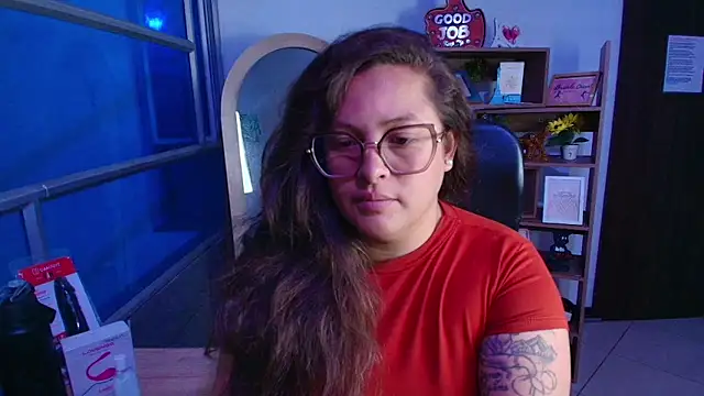 SaraThomso online show from 11/19/25, 03:28