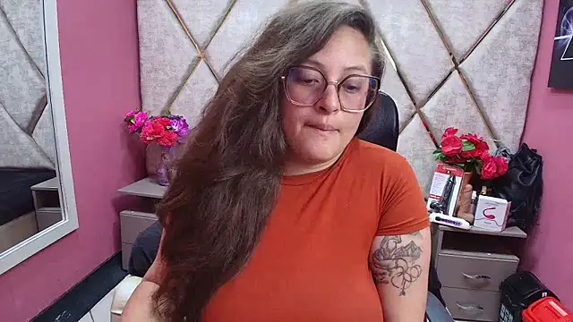 SaraThomso online show from 11/26/25, 01:45