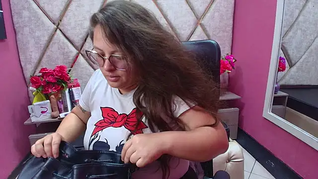 SaraThomso online show from 12/02/25, 01:50