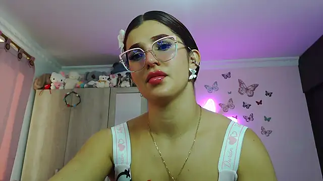 Snapshot of caroline_jonson chatting on 06/20/26, 02:09 caroline jonson online show from 06/20/26, 02:09