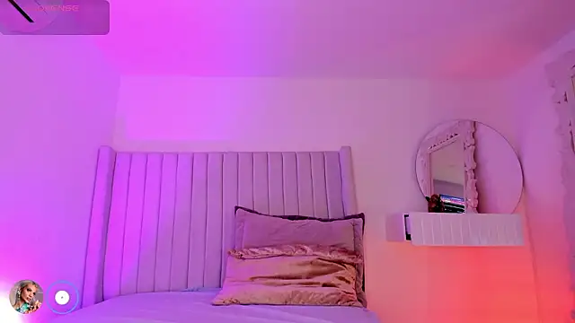 Shelynna azzul online show from 03/08/26, 08:12