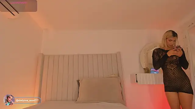 Shelynna azzul online show from 03/23/26, 08:13