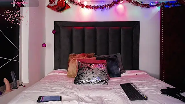 Snapshot of Tifanny_Sweett chatting on 12/18/24, 04:53 Tifanny Sweett online show from 12/18/24, 04:53