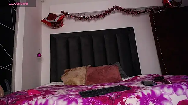 Snapshot of Tifanny_Sweett chatting on 12/19/24, 12:24 Tifanny Sweett online show from 12/19/24, 12:24