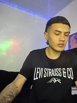 Snapshot of Tifanny_Sweett chatting on 11/21/25, 03:38 Tifanny Sweett online show from 11/21/25, 03:38