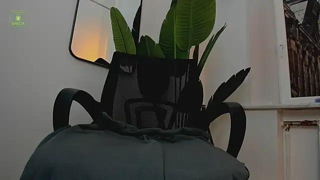 Snapshot of Whitney_Svonn chatting on 12/21/24, 03:42 Whitney Svonn online show from 12/21/24, 03:42