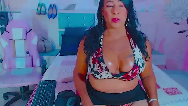 Snapshot of Lustfultshot chatting on 01/15/25, 02:38 Lustfultshot online show from 01/15/25, 02:38