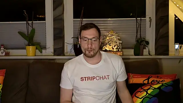 Snapshot of Relsxboy chatting on 12/03/24, 05:23 Relsxboy online show from 12/03/24, 05:23