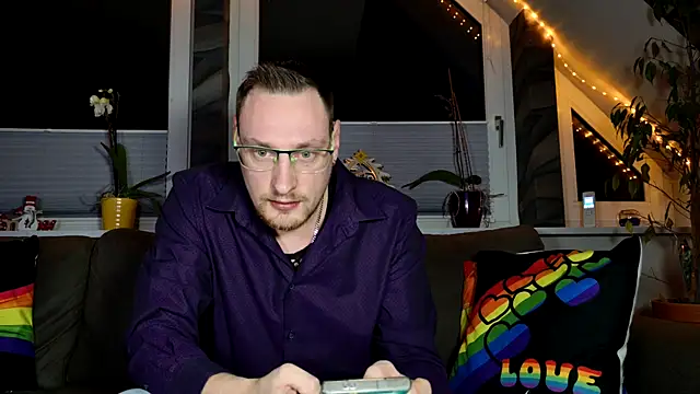 Snapshot of Relsxboy chatting on 12/24/24, 04:08 Relsxboy online show from 12/24/24, 04:08