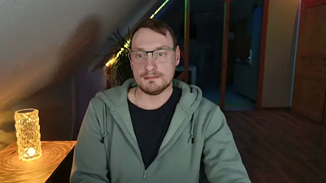 Snapshot of Relsxboy chatting on 02/27/25, 05:15 Relsxboy online show from 02/27/25, 05:15