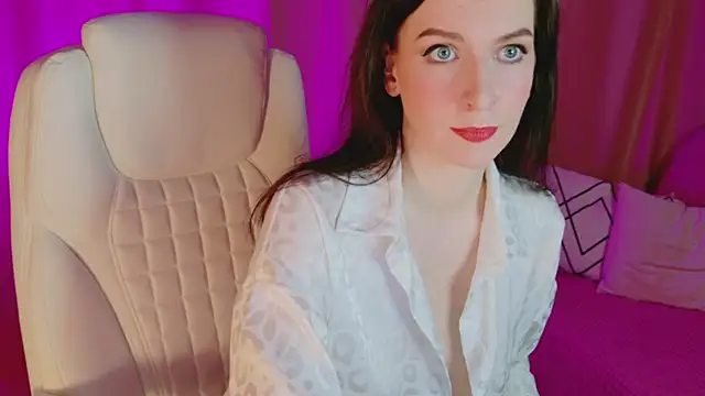 Snapshot of AndreaAshton chatting on 12/10/24, 04:49 AndreaAshton online show from 12/10/24, 04:49