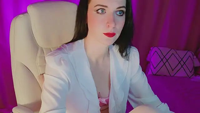 Snapshot of AndreaAshton chatting on 09/30/25, 04:34 AndreaAshton online show from 09/30/25, 04:34